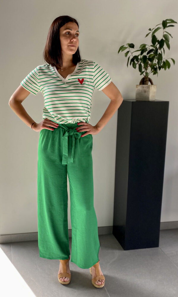 Pantalon large vert et T-Shirt rayé vert femme