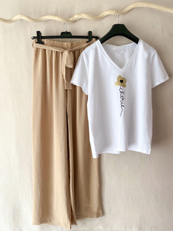 Pantalon large beige et T-Shirt chérie femme